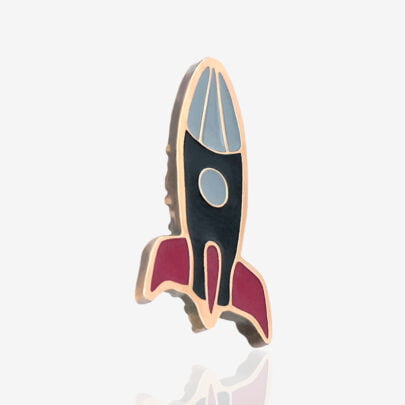 Metalowy pin z serii kosmicznej space rocket rakieta kosmiczna gotowa do odlotu od Pinswear producenta pinÃ³w rÄ™cznie malowanych