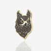 Ręcznie malowany pins w wykończeniu błyszczącego złota sowa puchacz od producenta metalowych pinów i breloczków od Pinswear