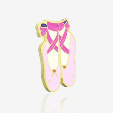 Ręcznie malowany pin w wykończeniu złoto błysk buty baletnicy baletki, pointy od producenta metalowych pinów od Pinswear