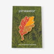 Ręcznie malowne pinsy jesienny liść dębu od producenta metlowych pinów od Pinswear